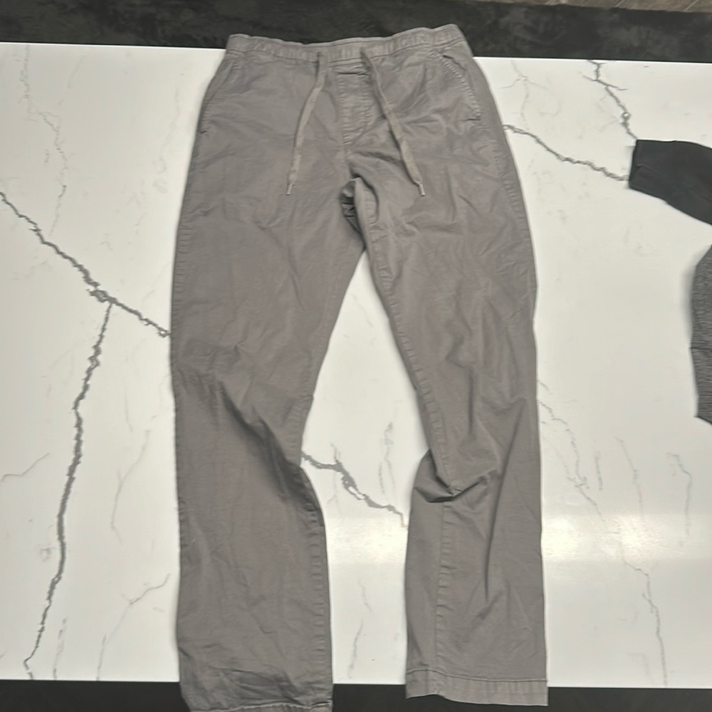 I am selling here today a pair of grey cargo pants